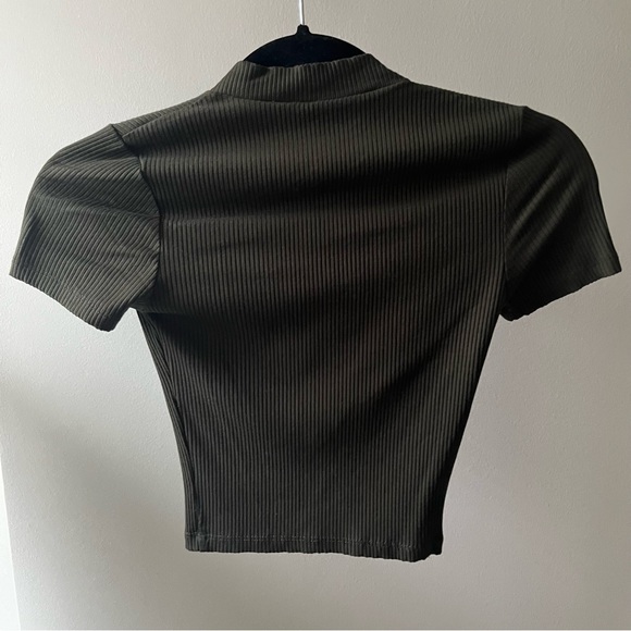 Snatched Crop Top ✨ Small - Picture 3 of 3